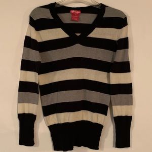 Body Central Sweater T-shirt Size Small.